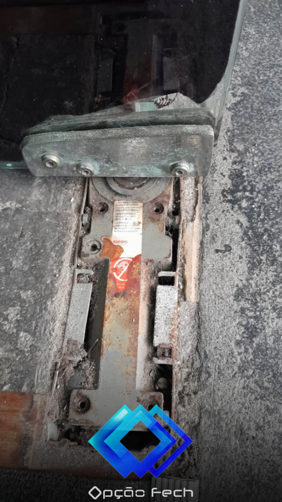 Troca de Mola de Piso Hidráulica - Vidraçaria Opção Fech RJ Troca de Mola de Piso Hidráulica - Vidraçaria Opção Fech RJ