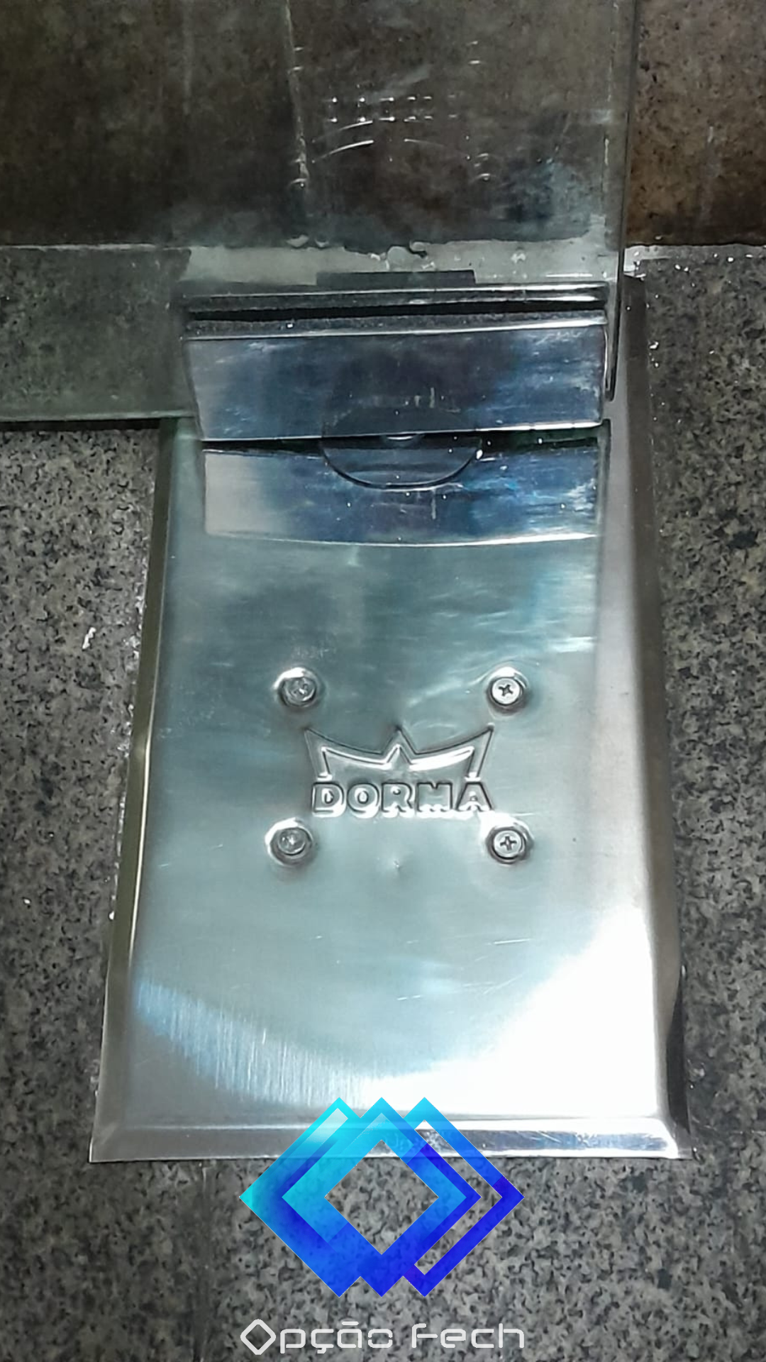 Mola Dorma em Porta Blindex no Flamengo Zona Sul RJ - Vidraçaria Opção Fech