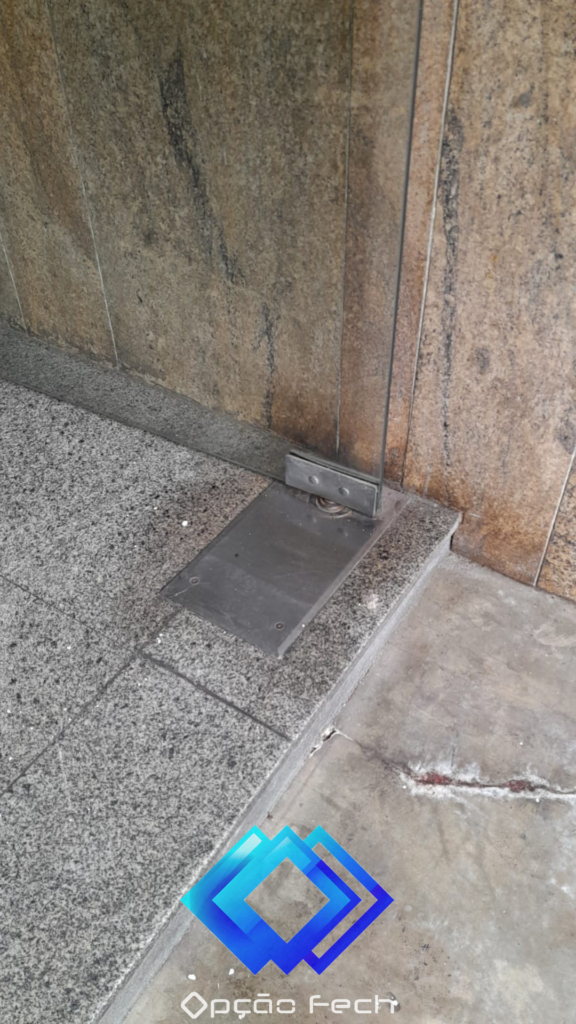 Troca de Mola de Porta de Vidro - Vidraçaria Opção Fech Troca de Mola de Porta de Vidro - Vidraçaria Opção Fech