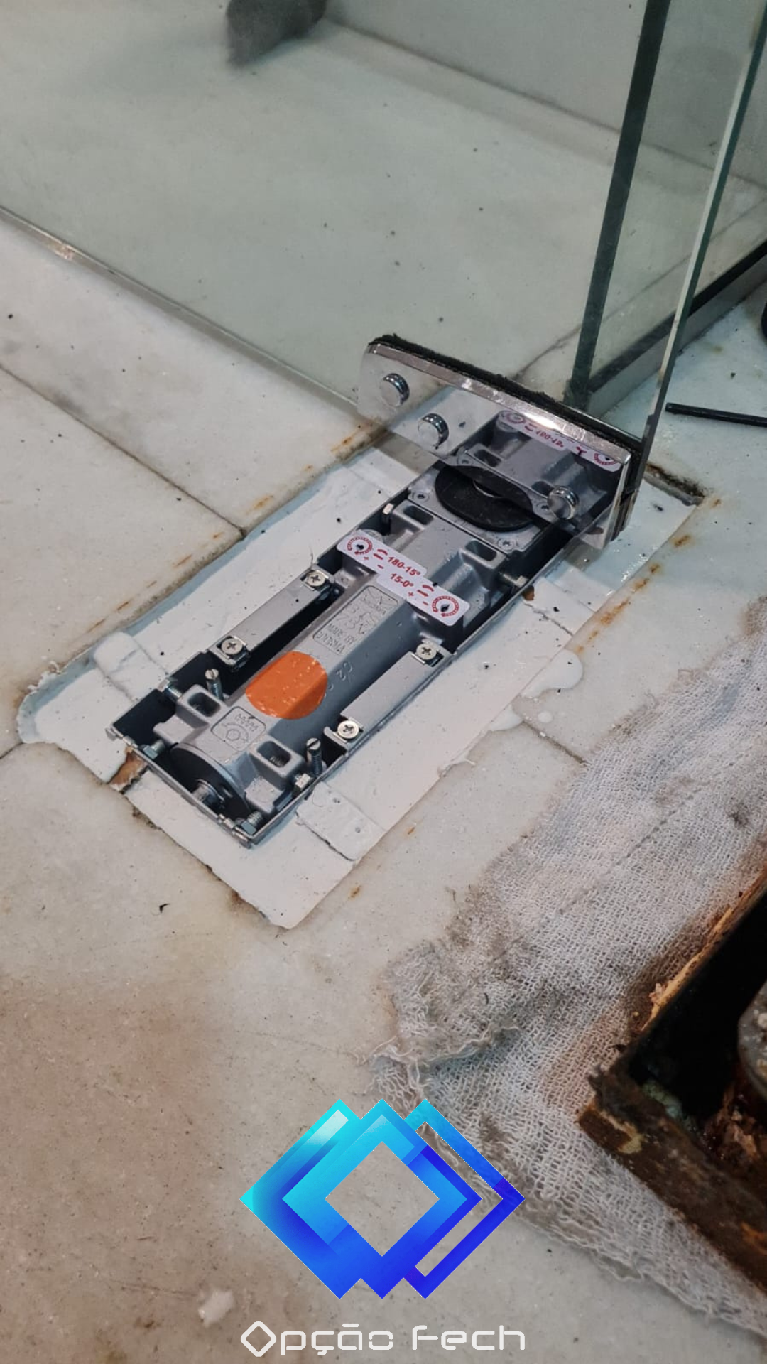 Mola Hidráulica de PIso na Glória - Vidraçaria Opção Fech Zona Sul