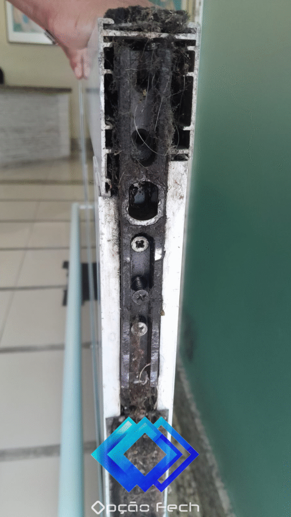 Troca de Fechadura em Porta de Alumínio - Vidraçaria Opção Fech Rio de Janeiro Troca de Fechadura em Porta de Alumínio - Vidraçaria Opção Fech Rio de Janeiro